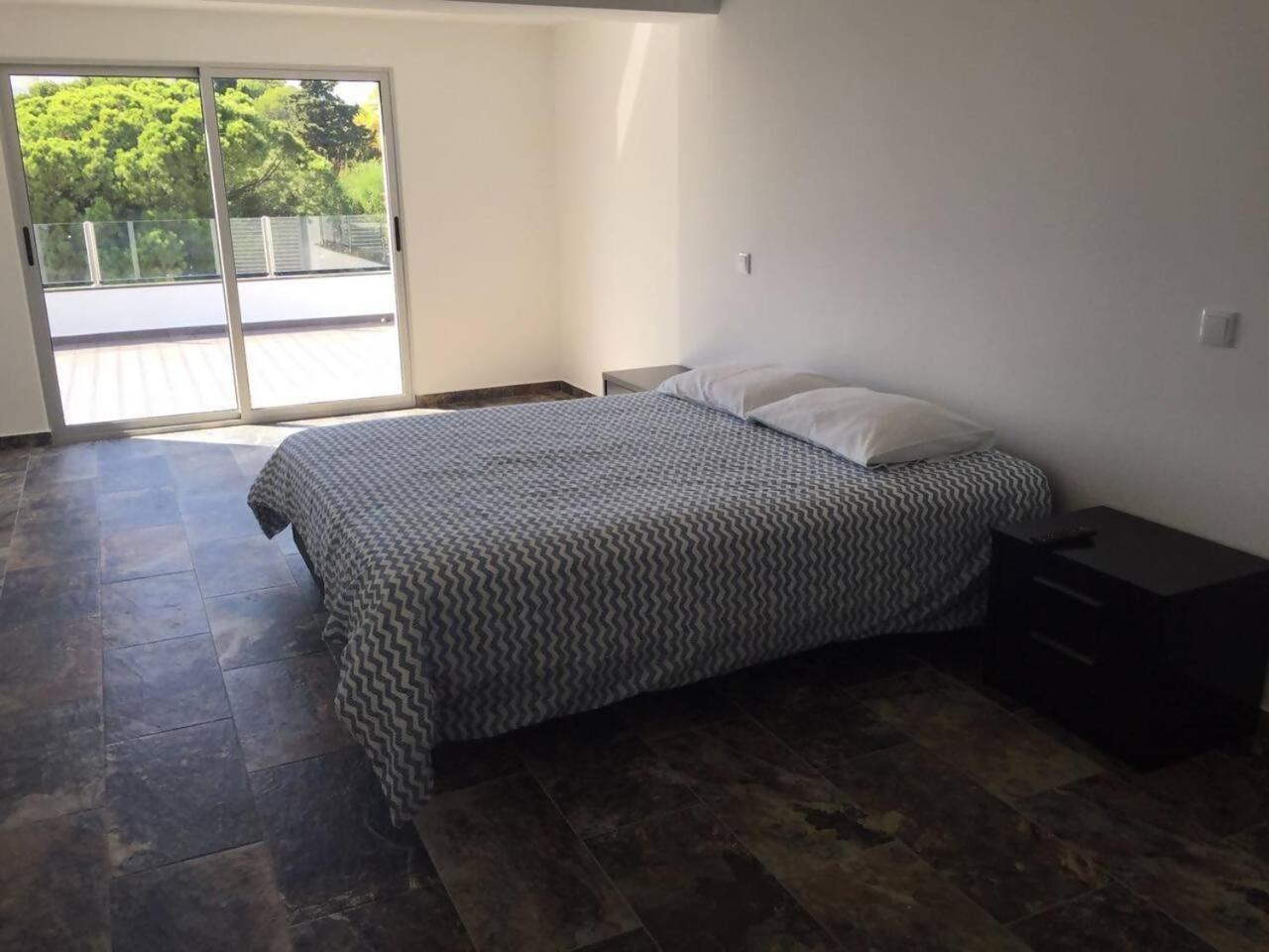 Casa Com 3 Suites Jacuzzi Em อัลบูเฟรา ภายนอก รูปภาพ